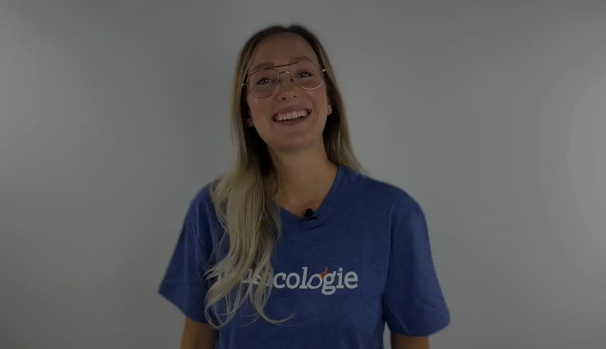 Kay explaining Musicologie's Accelerated Piano Labs program