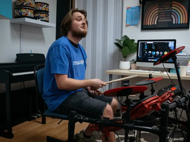 A drum teaching playing the drums in a lesson