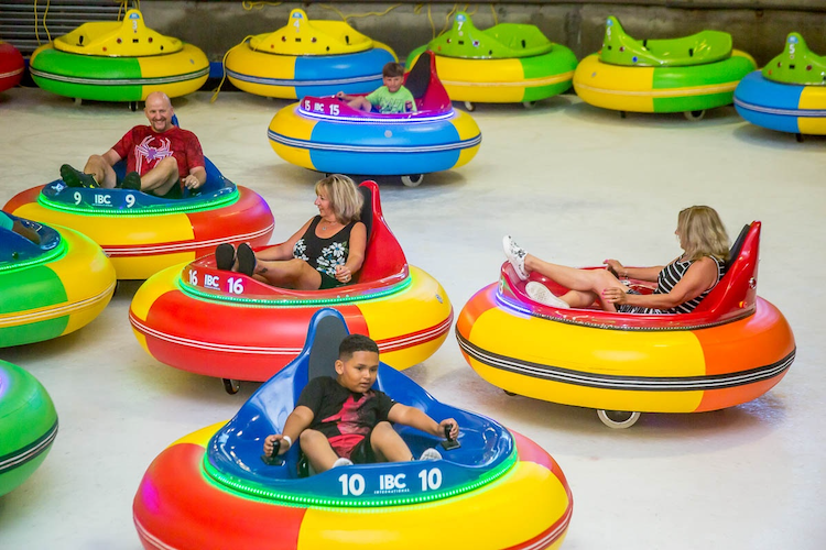 チャールズファジーノ 希少品　bumpertobumper カーマニア必見！ ice_bumper_cars_750x500.png