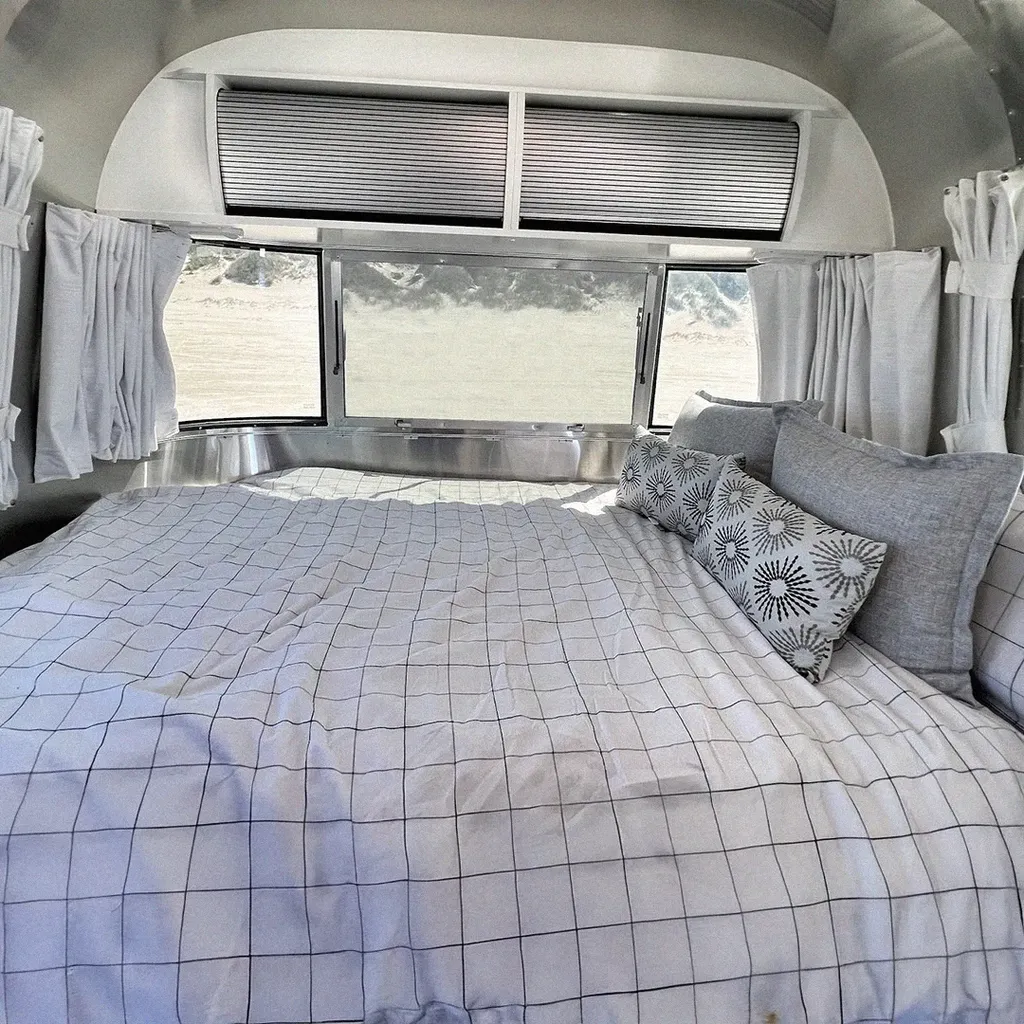 Airstream 09 - square