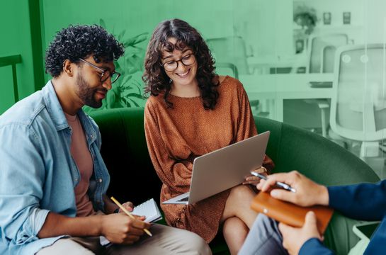 Funding expert meeting with two business owners over a laptop