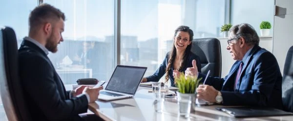 alumnos del curso de derecho corporativo