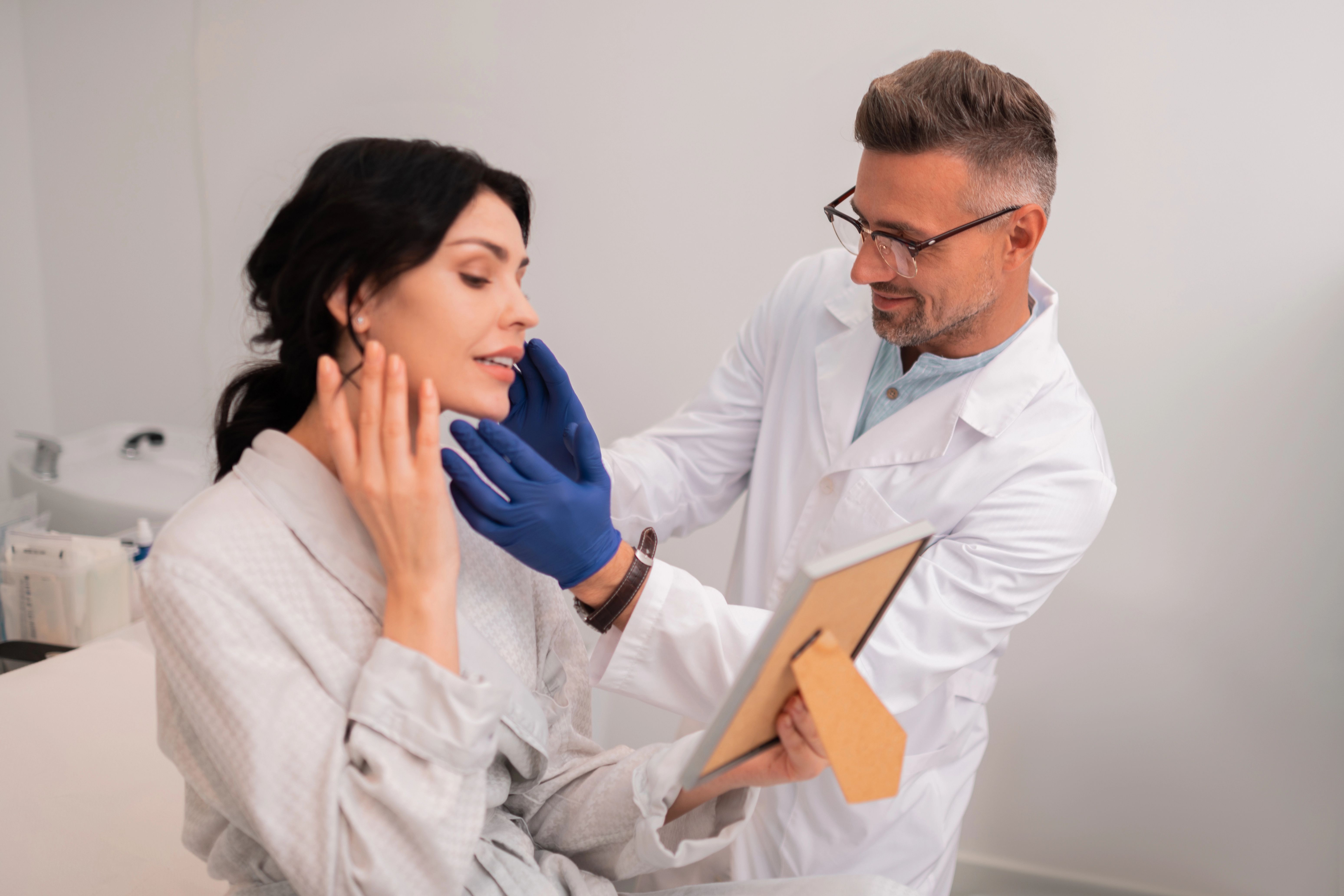 woman receiving a Plastic Surgeon consult