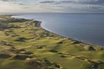 Kingsbarns Golf Links combines modern design excellence with breathtaking coastal views near St Andrews.