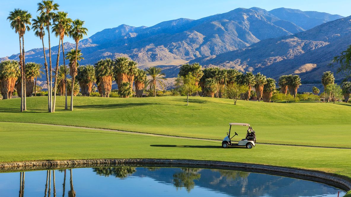 California is known for its diverse landscapes and favorable climate. So it is no surprise that it is also a premier destination for golfers.