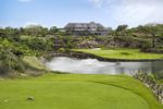 The course offers panoramic Indian Ocean views.