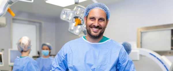 alumno del curso de cirugia menor y suturas