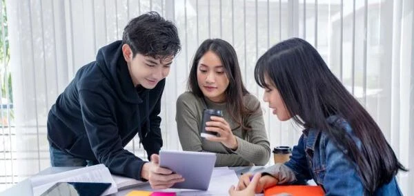 alumnos del curso de ia para adolescentes emprendedores