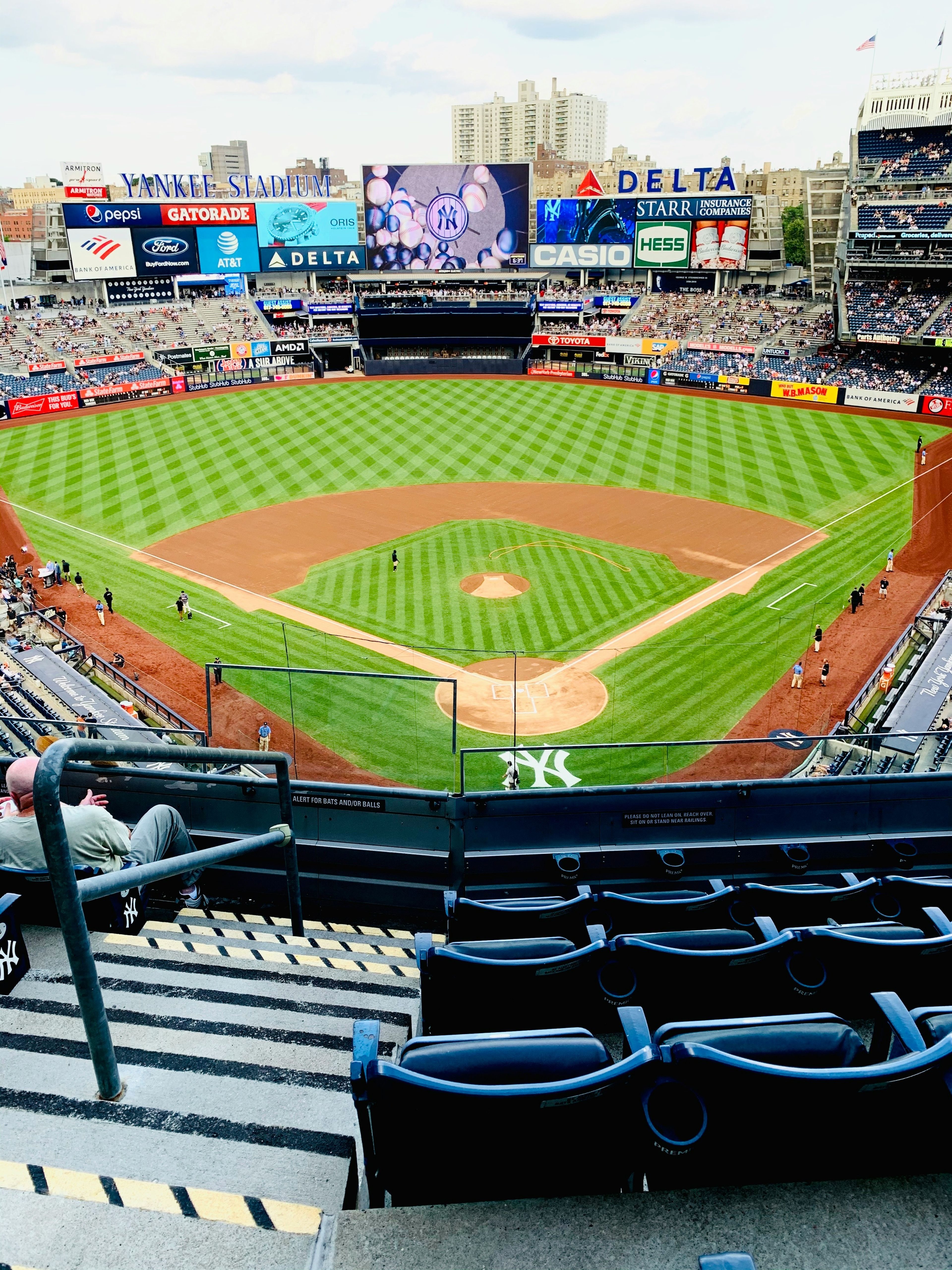 Stadium photo inside of Yankee stadium and pitch | Find parking near yankee stadium with ParkMobile
