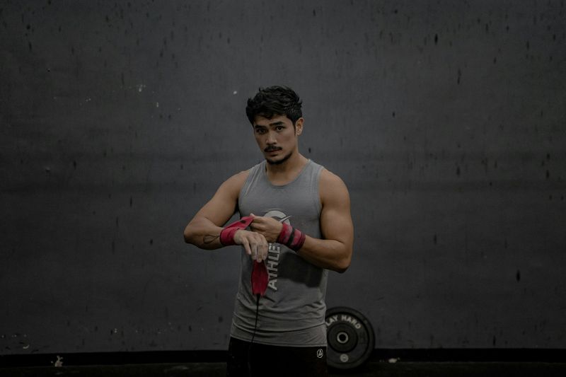 man in gym - Grip Strength Standards
