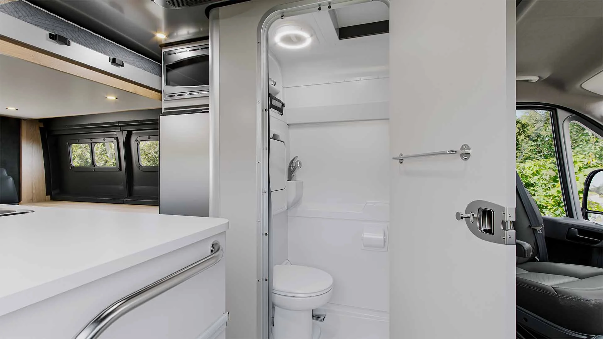 Complete, Space-Saving Wetbath