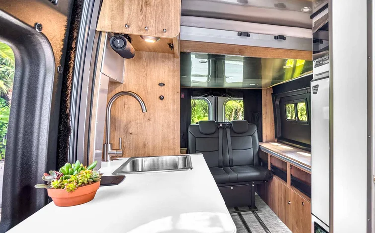 Rangeline 21PL Interior Front to Back