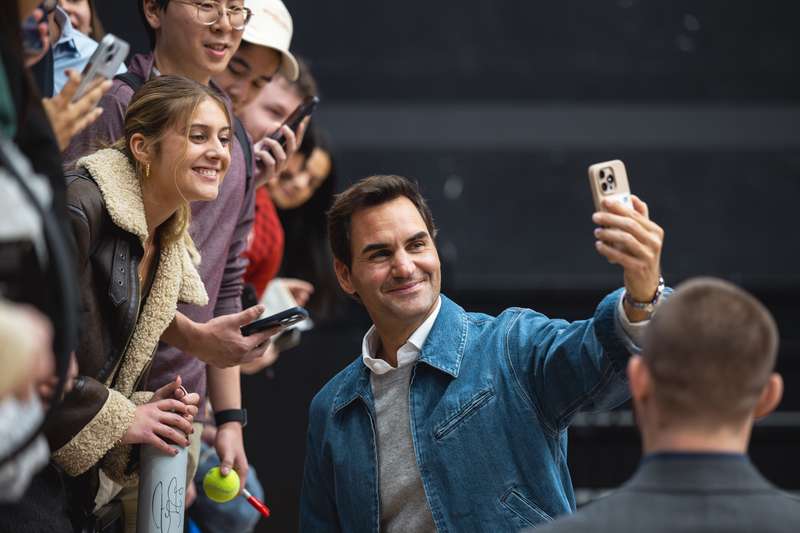 Students take a selfie with celebrity