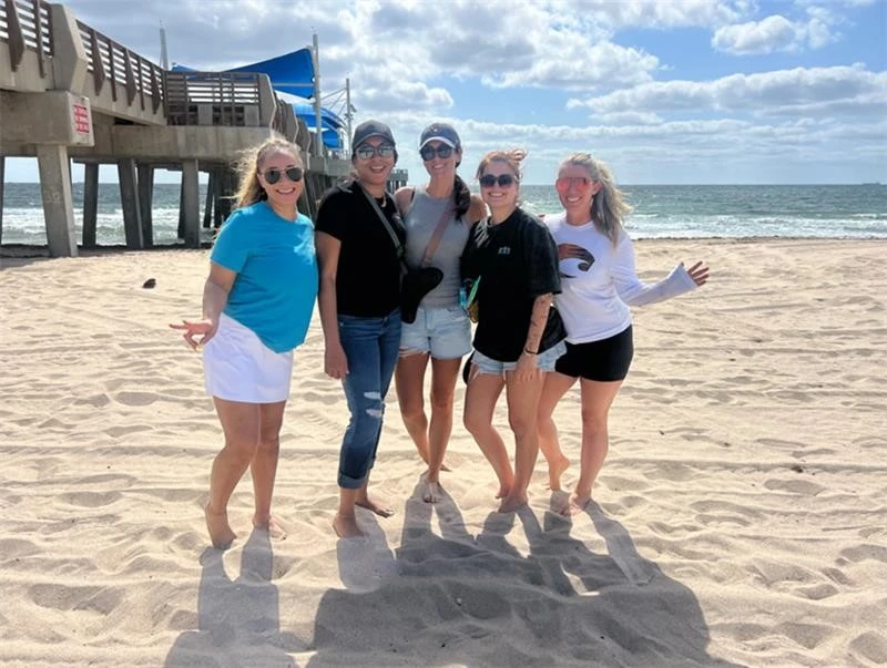 CHG volunteers at beach clean up