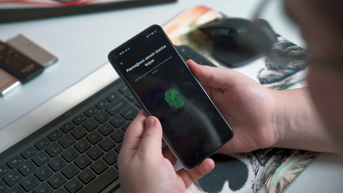 How to Protect Your Data on a Mobile Device: 7 Essential Tips  