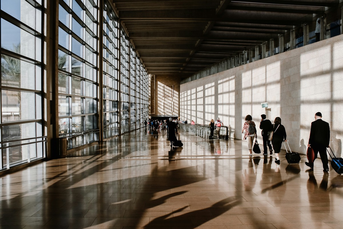 Best International SIM Cards and eSIMs for Travelers in May