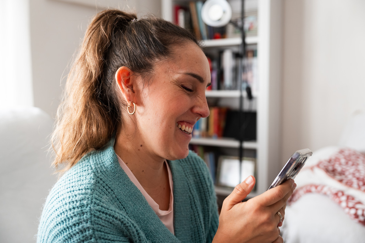 Straight Talk vs. TextNow Review: Which Low-Cost Wireless Service Is Right for You?