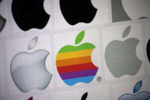 apple-voltea-a-90s-con-regreso-de-logo-multicolor