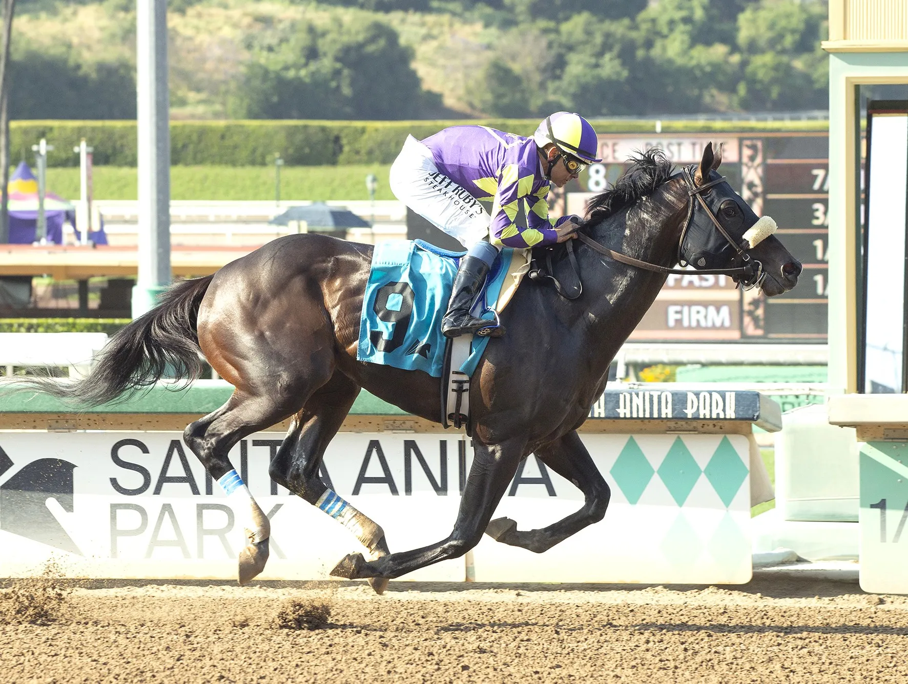 Mc Vay wins maiden at SA May 18 2024