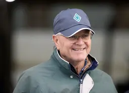Mott makes rare claim