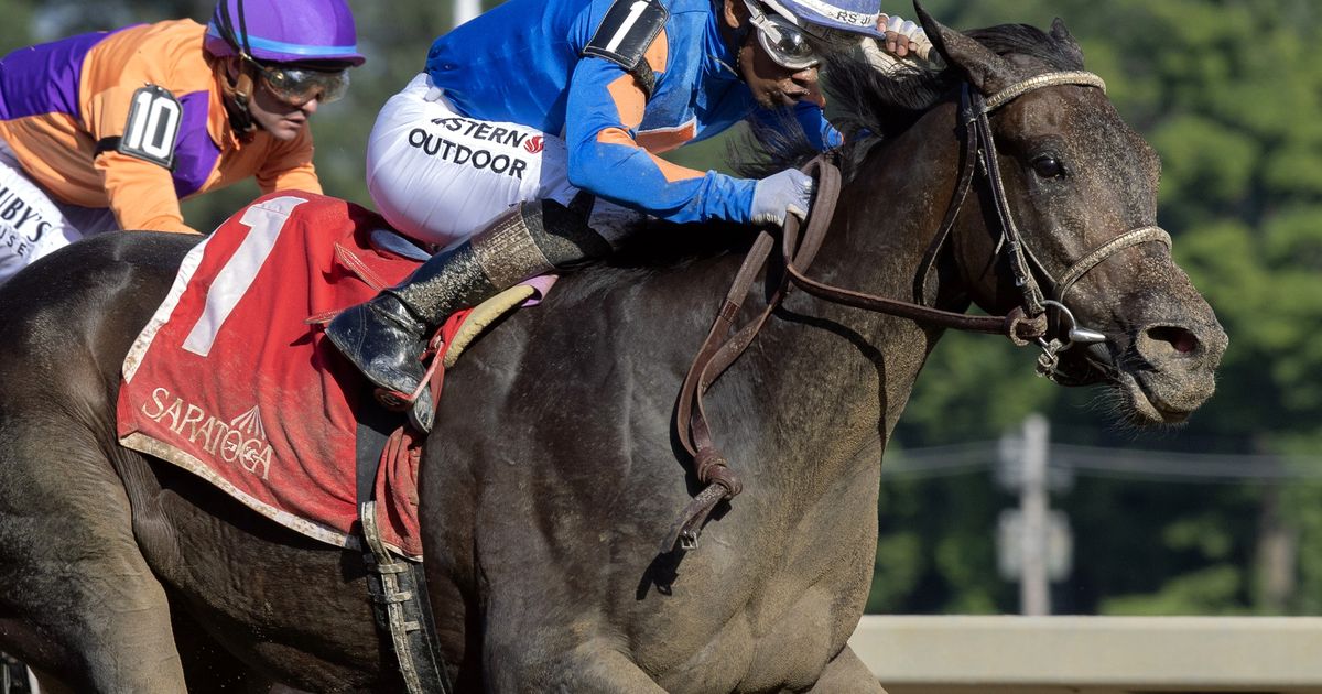 Overlooked in the betting, Sippin Pretty wins the Victory Ride going away.