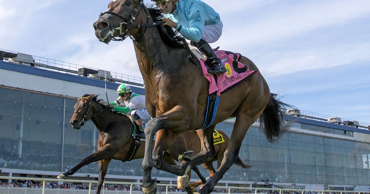 Sunna puts grass streak on the line in Caress