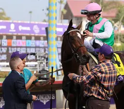 Breeders' Cup Distaff: Scylla snaps losing streak with forceful front-running win