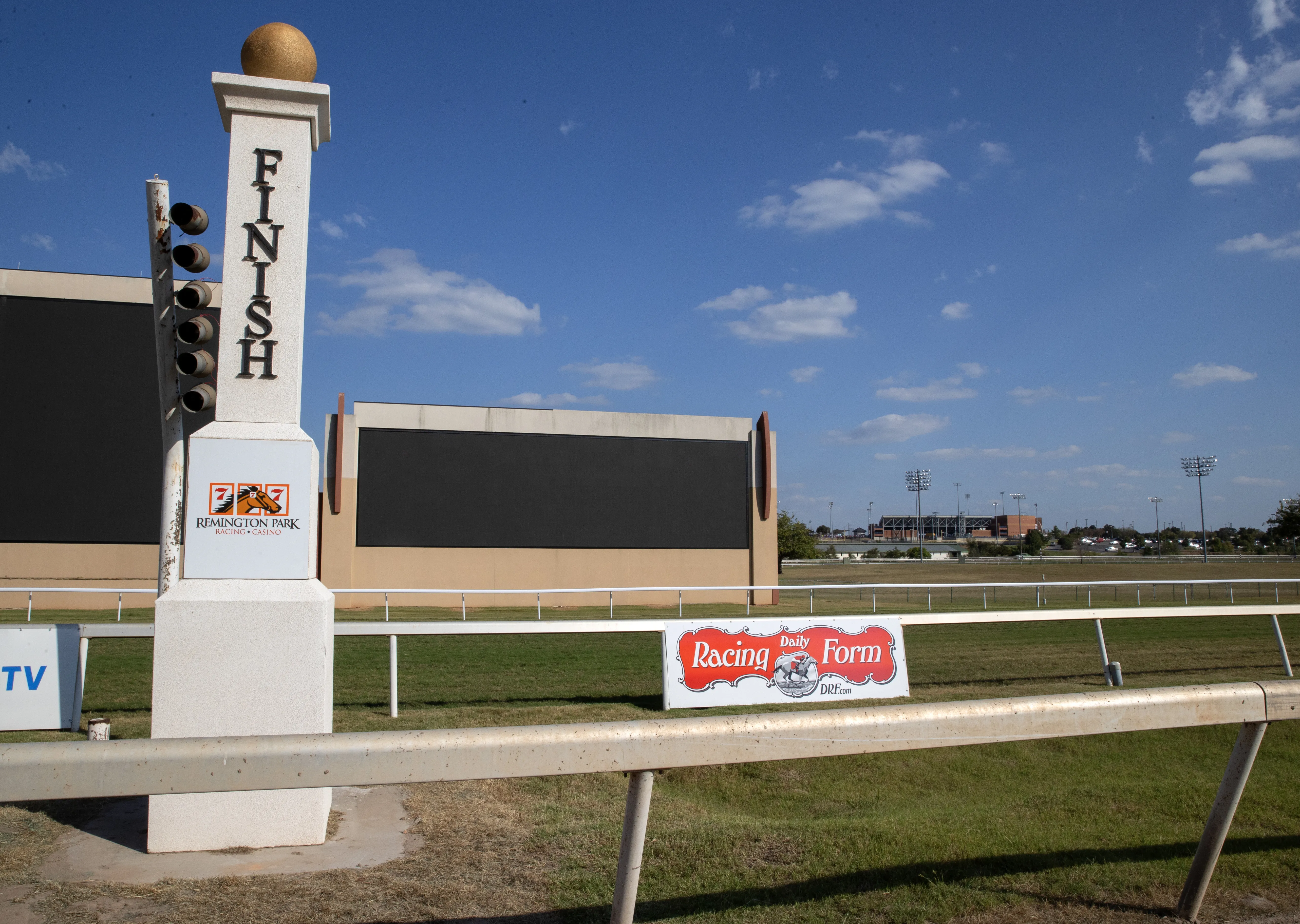 Remington Park scenic02.Finish line.Daily Racing Form sign.10-17-25.BL_.jpg
