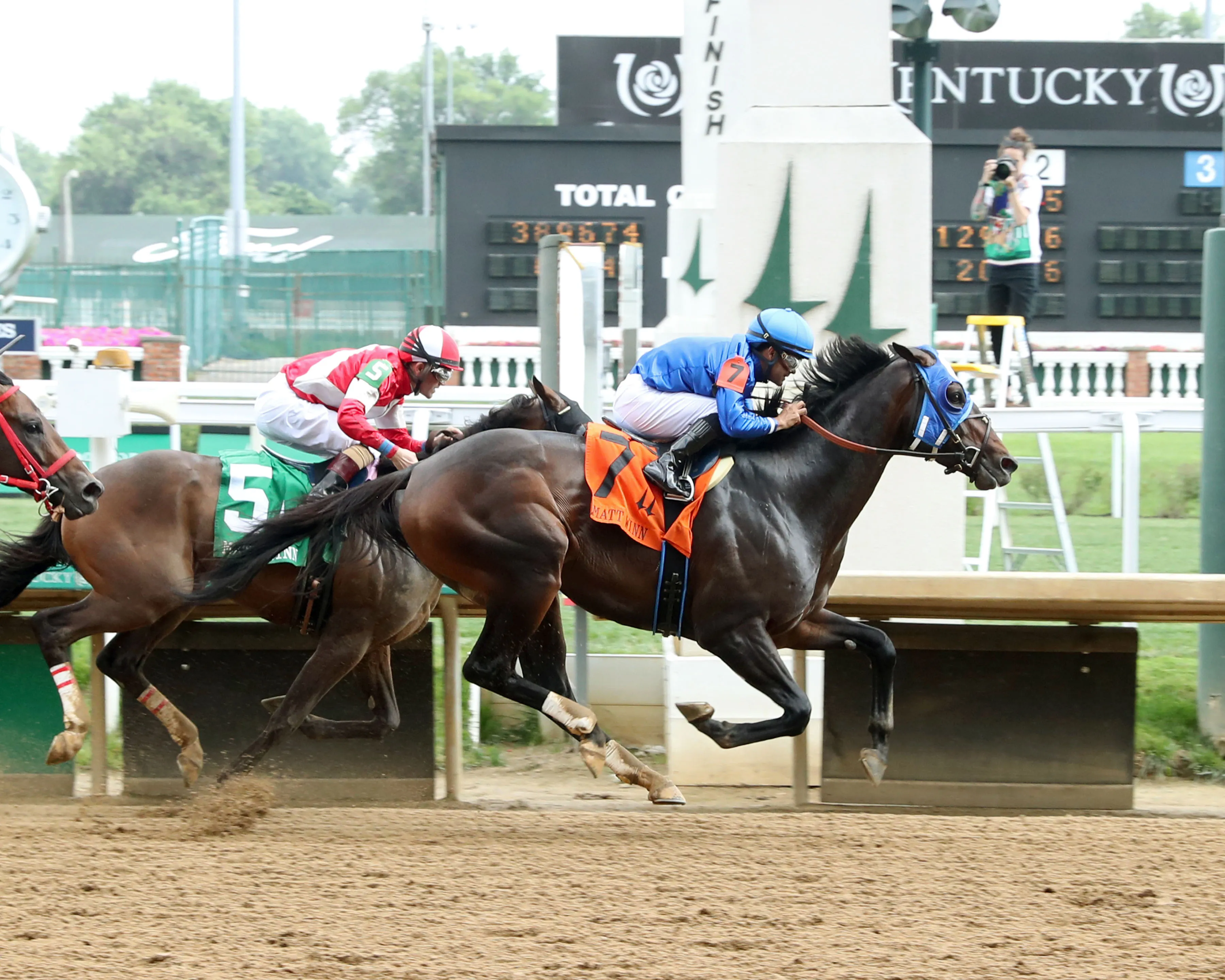 EAST AVENUE - The Matt Winn G3 - 06-08-25 - R08 - Churchill Downs - Finish 01 - Renee Torbit.jpg