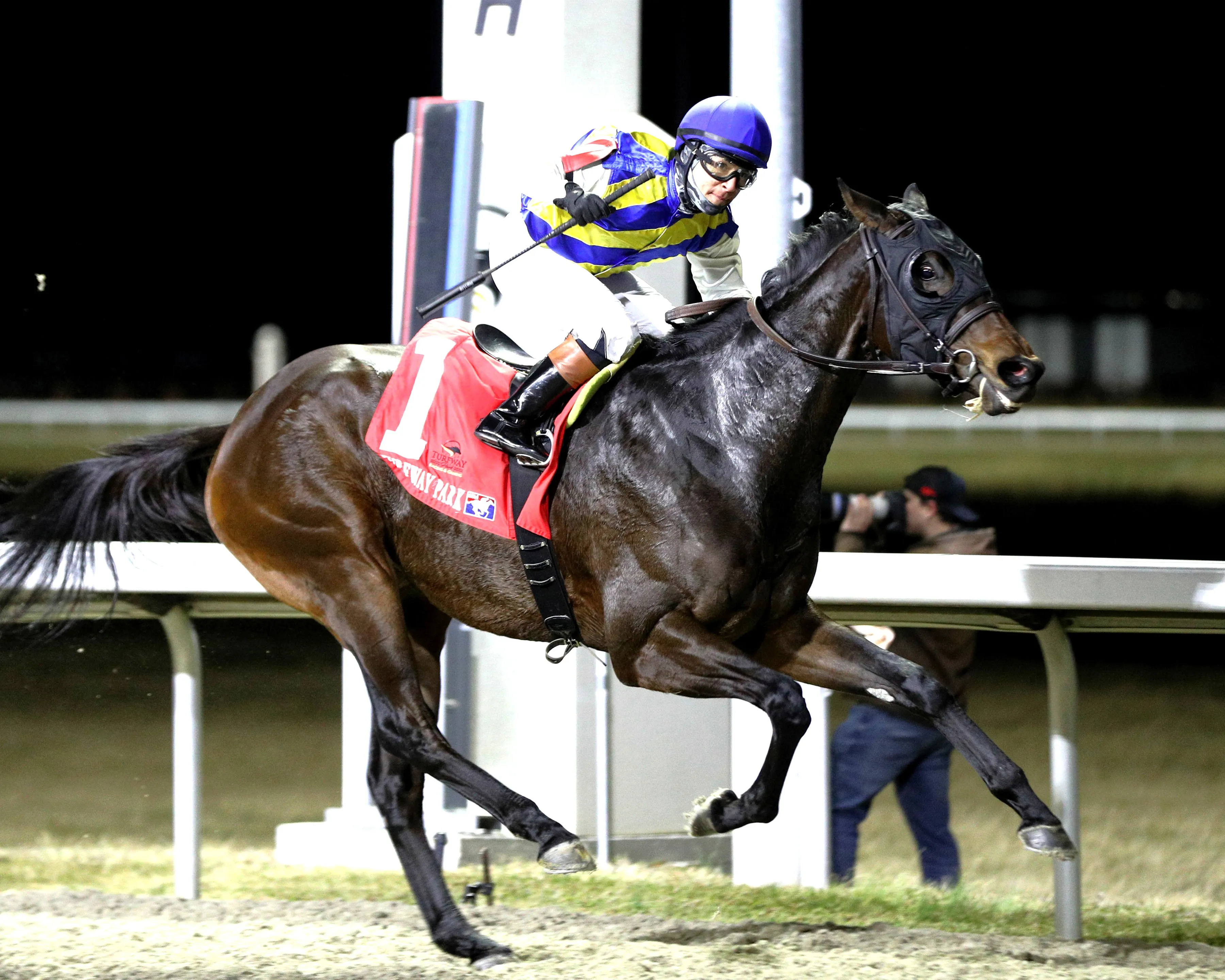 Resplendence wins Cincinnati Trophy at TP Feb 20 2026