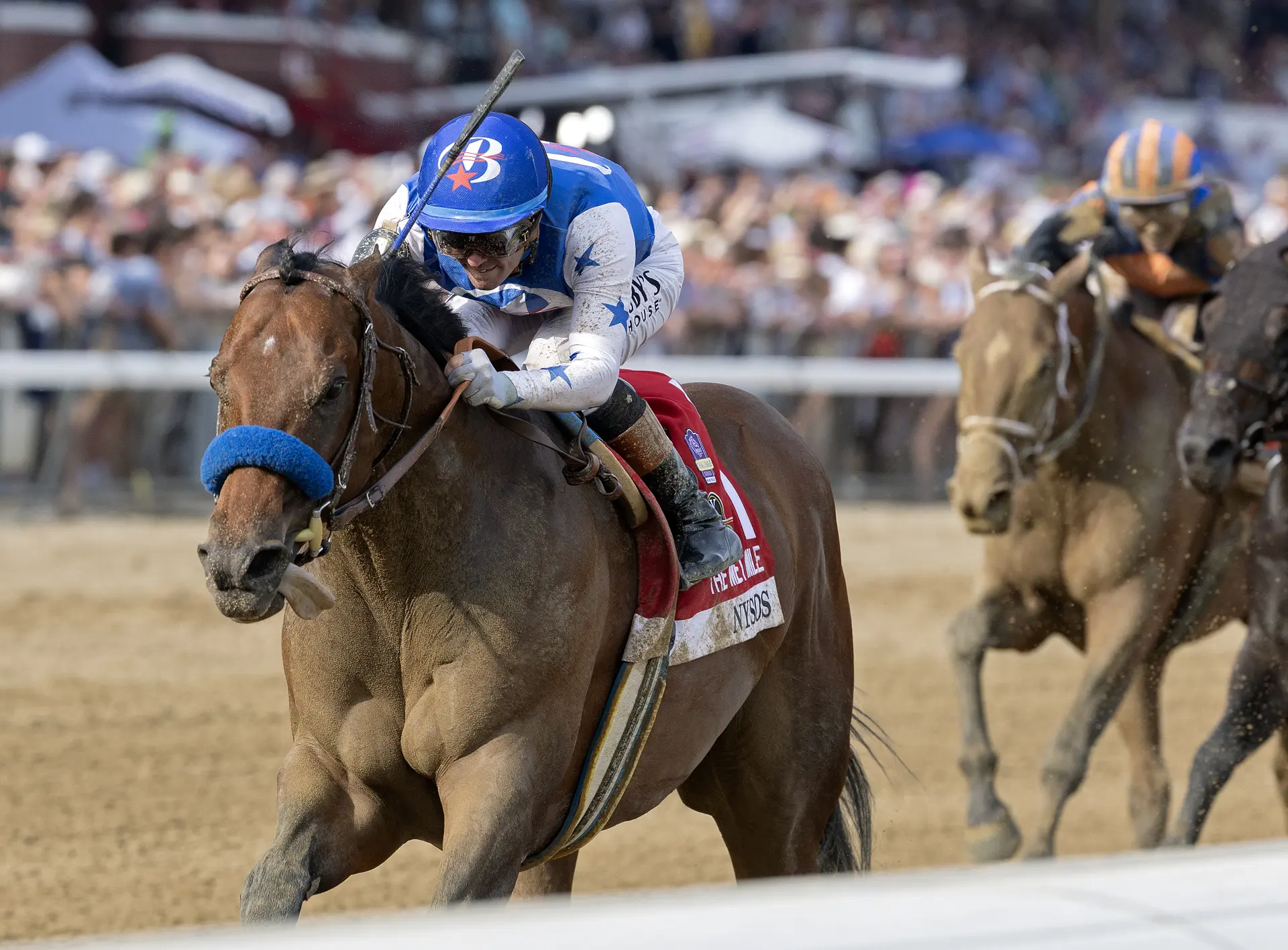 Nysos goes top gear in upper stretch, runs away with Met Mile