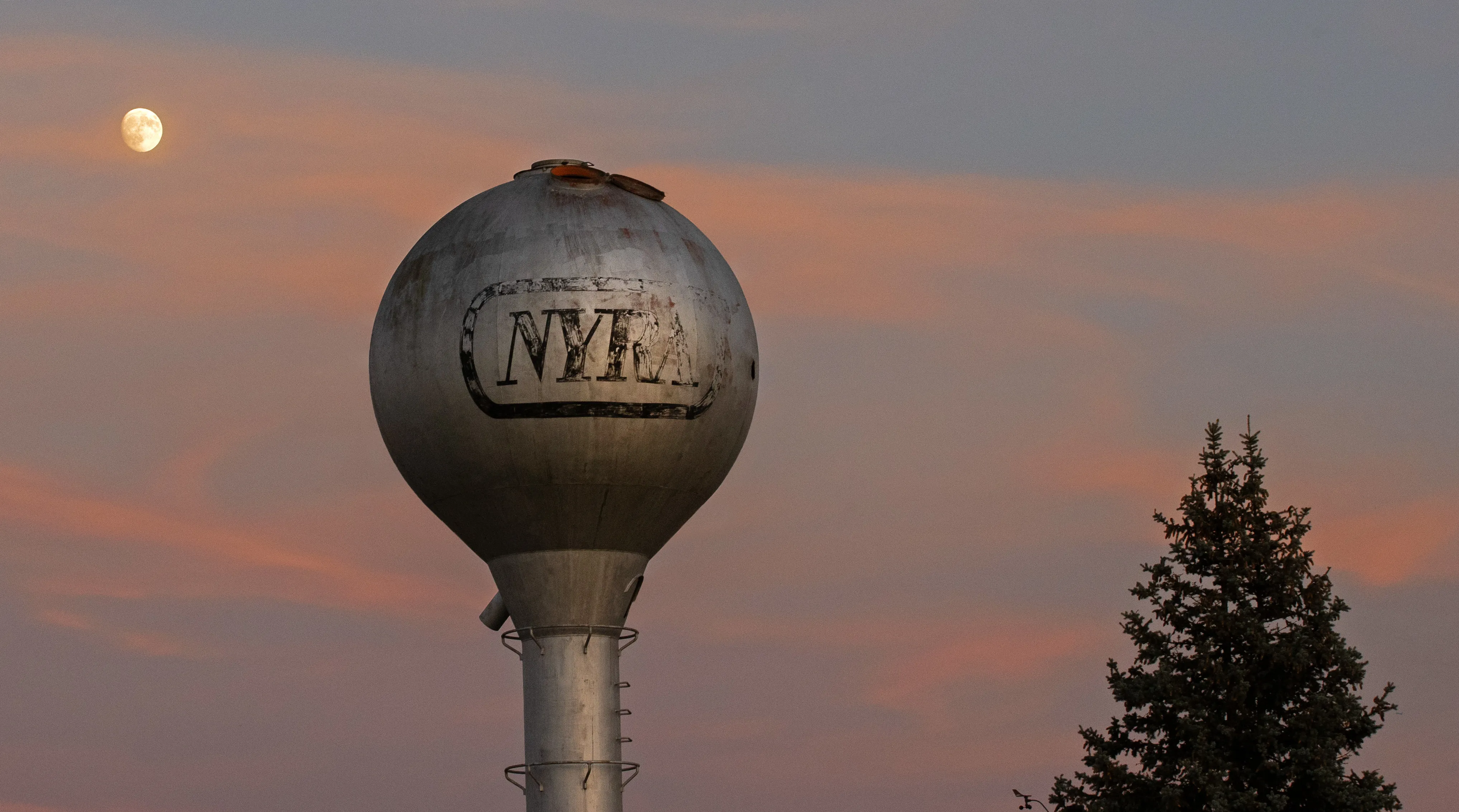 NYRA water tower.Aqueduct scenic.moon_.10-4-25.BL_.jpg