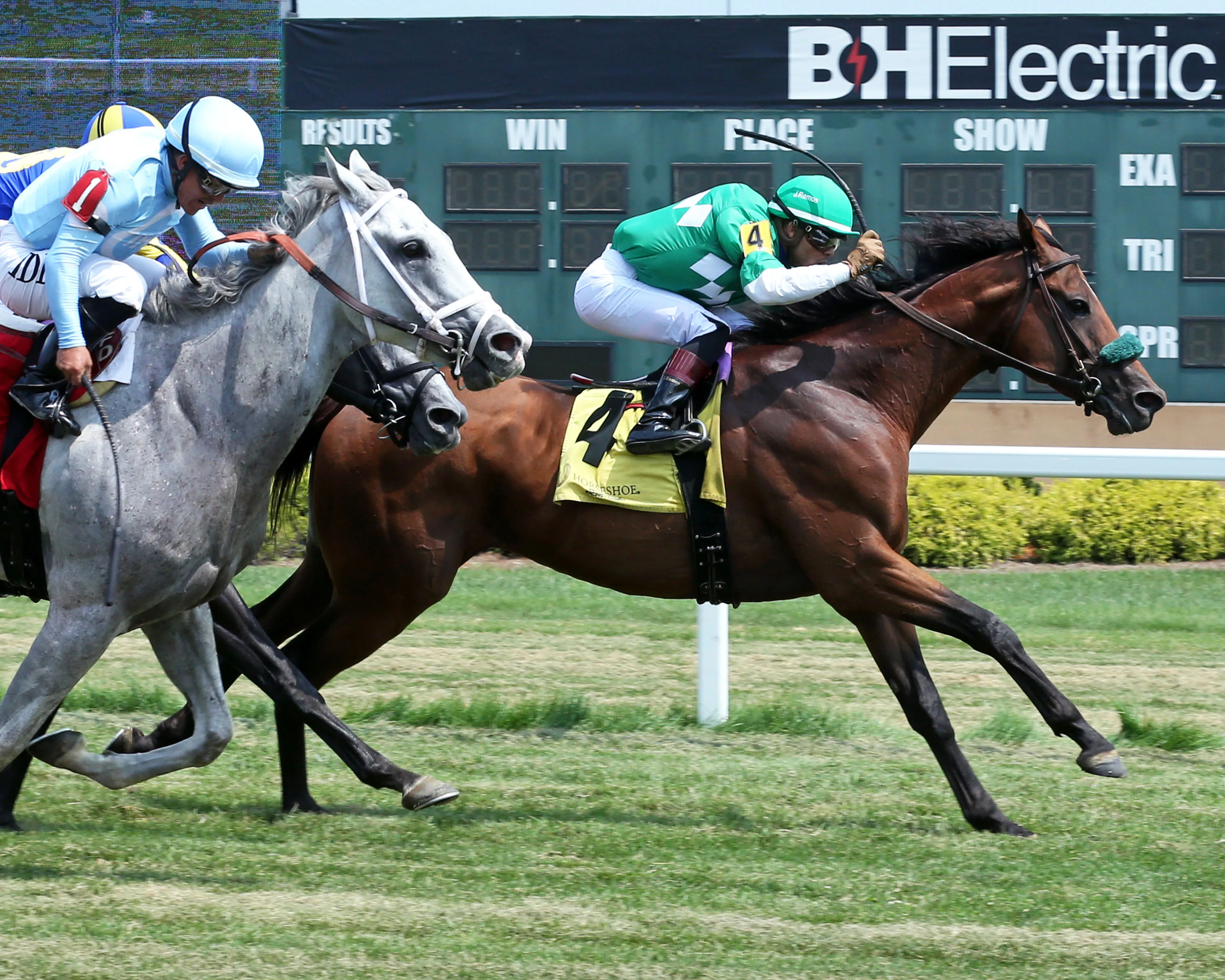 STRONG TIDE - Bucchero - 19th Running - 08-23-23 - R09 - Horseshoe Indiana - Finish 01.jpg
