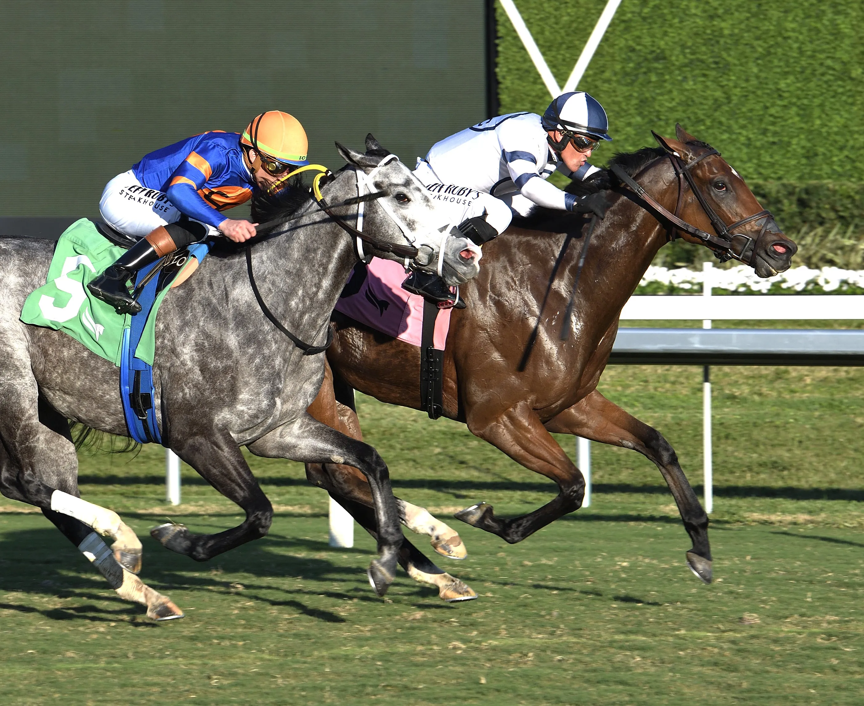 Moon Spun (right) wins Abundantia at GP Dec 27 2025
