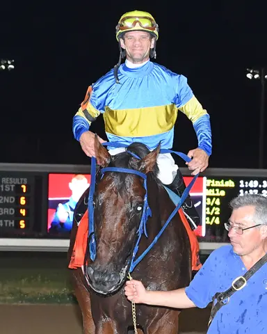 Birzer lands milestone 4,000th career victory