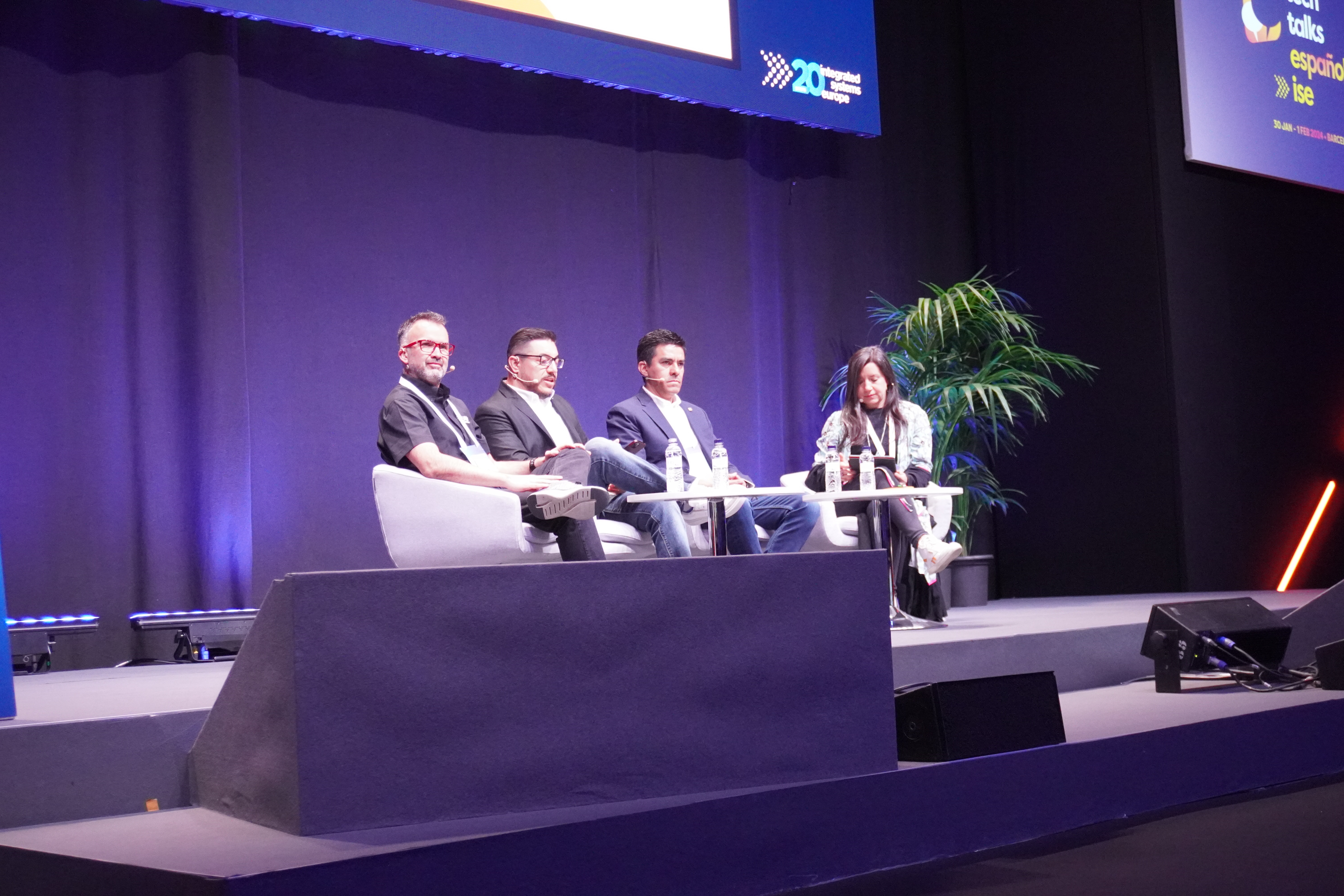 ISe speaker panel