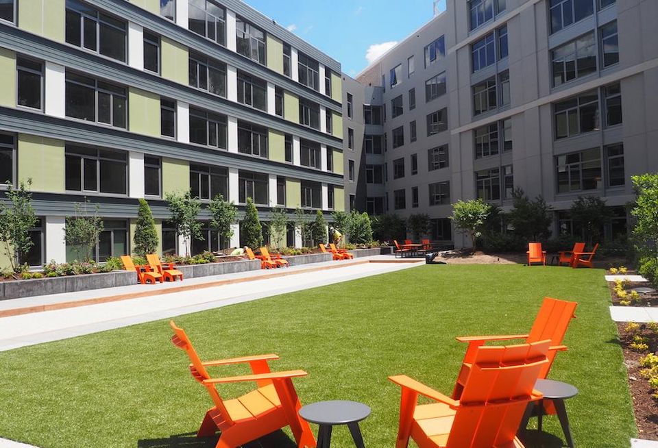 The outdoor courtyard at Modern at Art Place