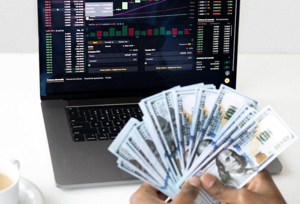 computer tech money