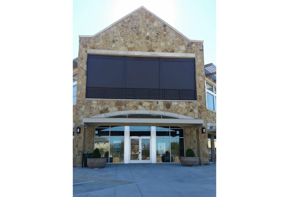 TKO Libations, a new local craft brewery, will open 3k SF at Castle Hills Village Shops & Plaza in Lewisville during Q2.
Jack Allen with Wellington Realty represented the tenant. Bright Realty represented the landlord. Allen said TKO searched within The Colony, Plano, Frisco, and nearby areas. 