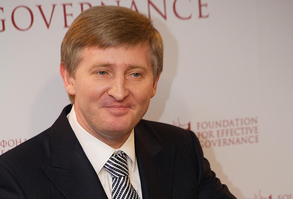 Rinat Akhmetov paid upward of £165M for his One Hyde Park penthouse, valuing it at more than £10K per SF.