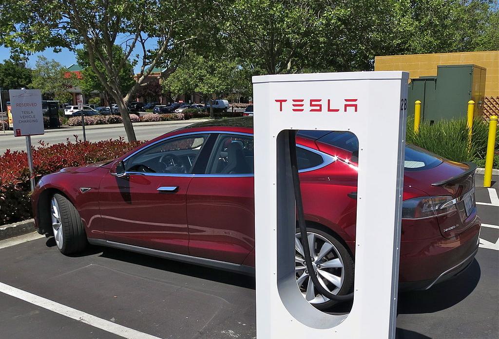 Tesla To Double Down On EV Chargers By The End Of 2017