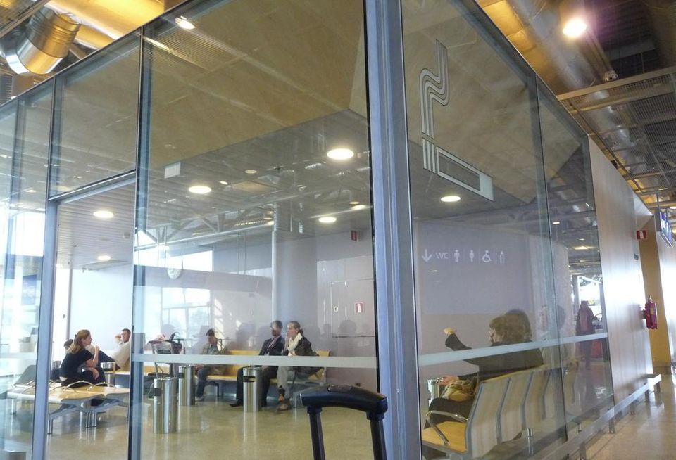 Airport smoking room