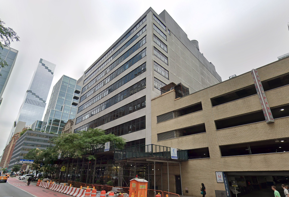 A Brookfield fund sold 333 W. 34th St. in the Garment District at a loss.
