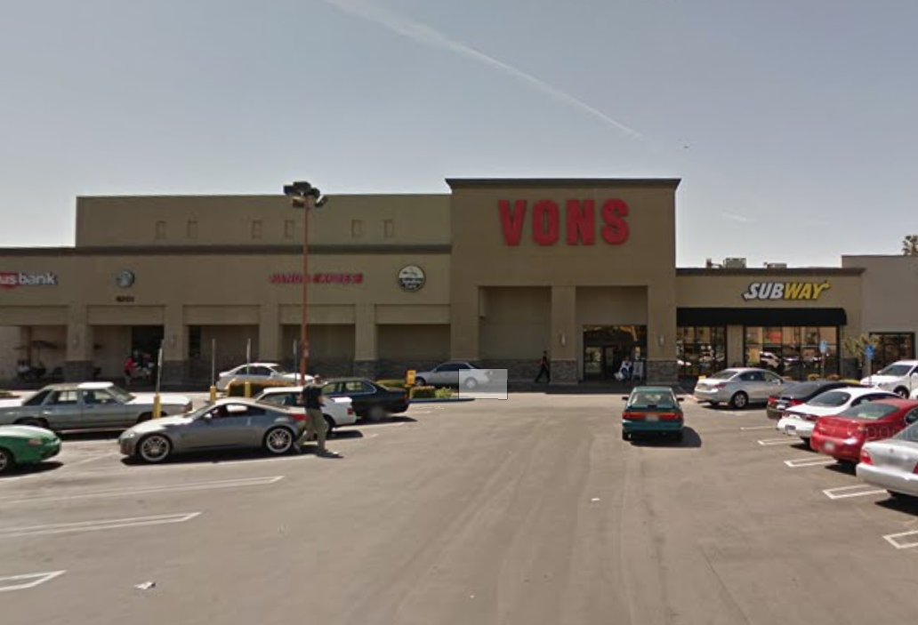 Vallarta Supermarkets will take over a former Vons supermarket in Canoga Park.