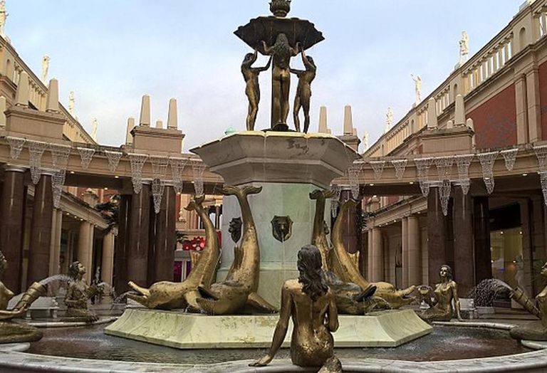 mermaid fountain at trafford centre manchester shopping