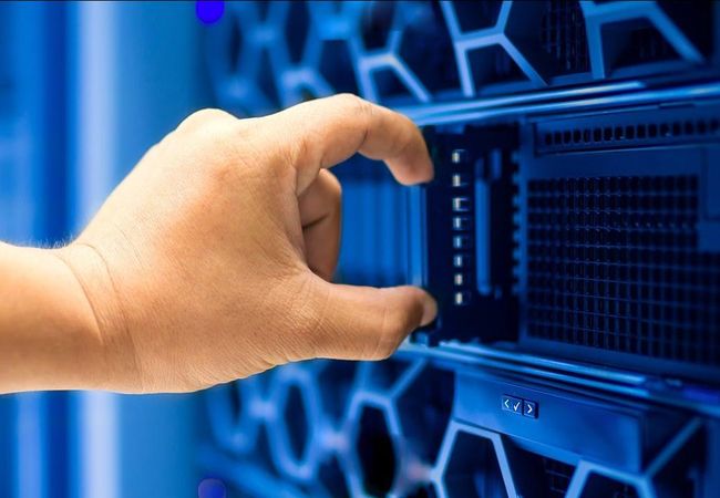 Trump Reportedly Preparing Ban On Chinese Data Center Components