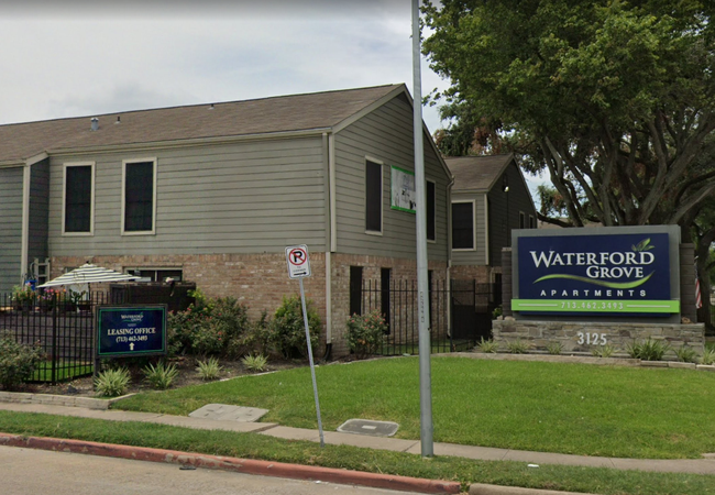 Exterior of Waterford Grove Apartments in Houston.