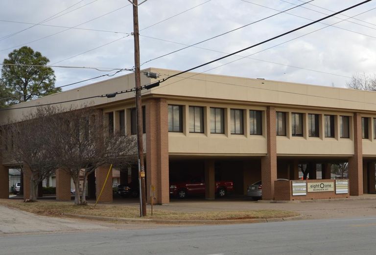 Bardin Square Investors purchased a two-story office building on 0.5 acres at 801 East Border St in Arlington from Snowden Family Properties. Renee Efimoff of Coldwell Banker Commercial Advisors DFW repped the local buyer. Jordan Foster of Peyco Southwest Realty repped the seller. 