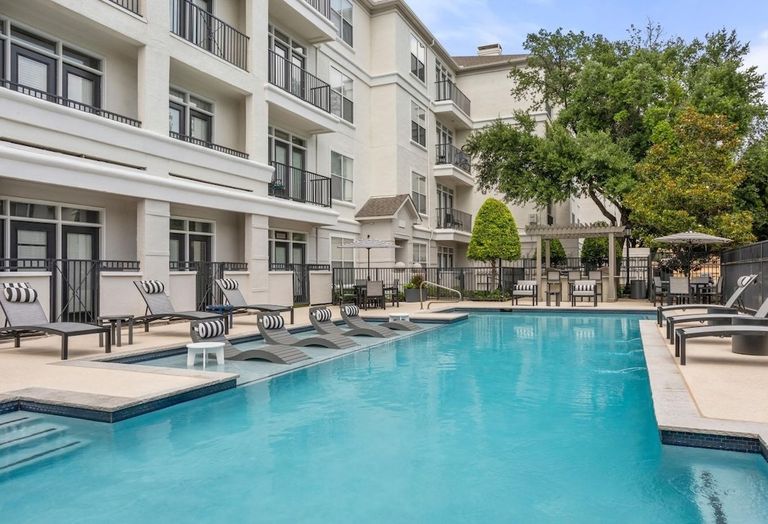 Exterior shot of apartments and pool at 75 West in North Dallas.