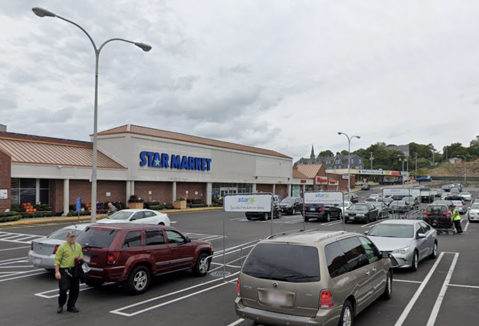 The Grossman Cos. acquired a 100K SF shopping plaza for $41.5M.